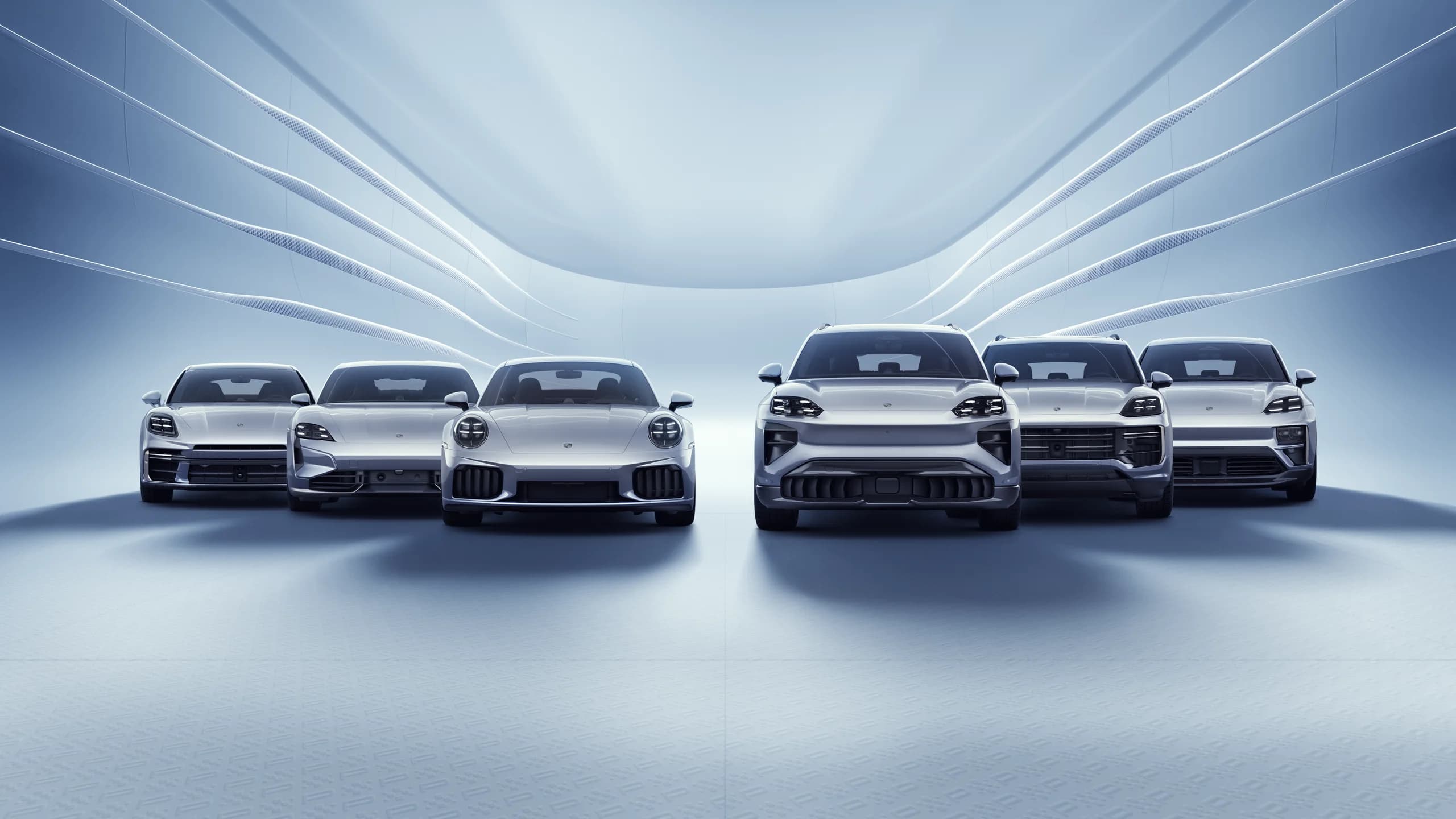Porsche Modelle in einer hellen Ausstellung