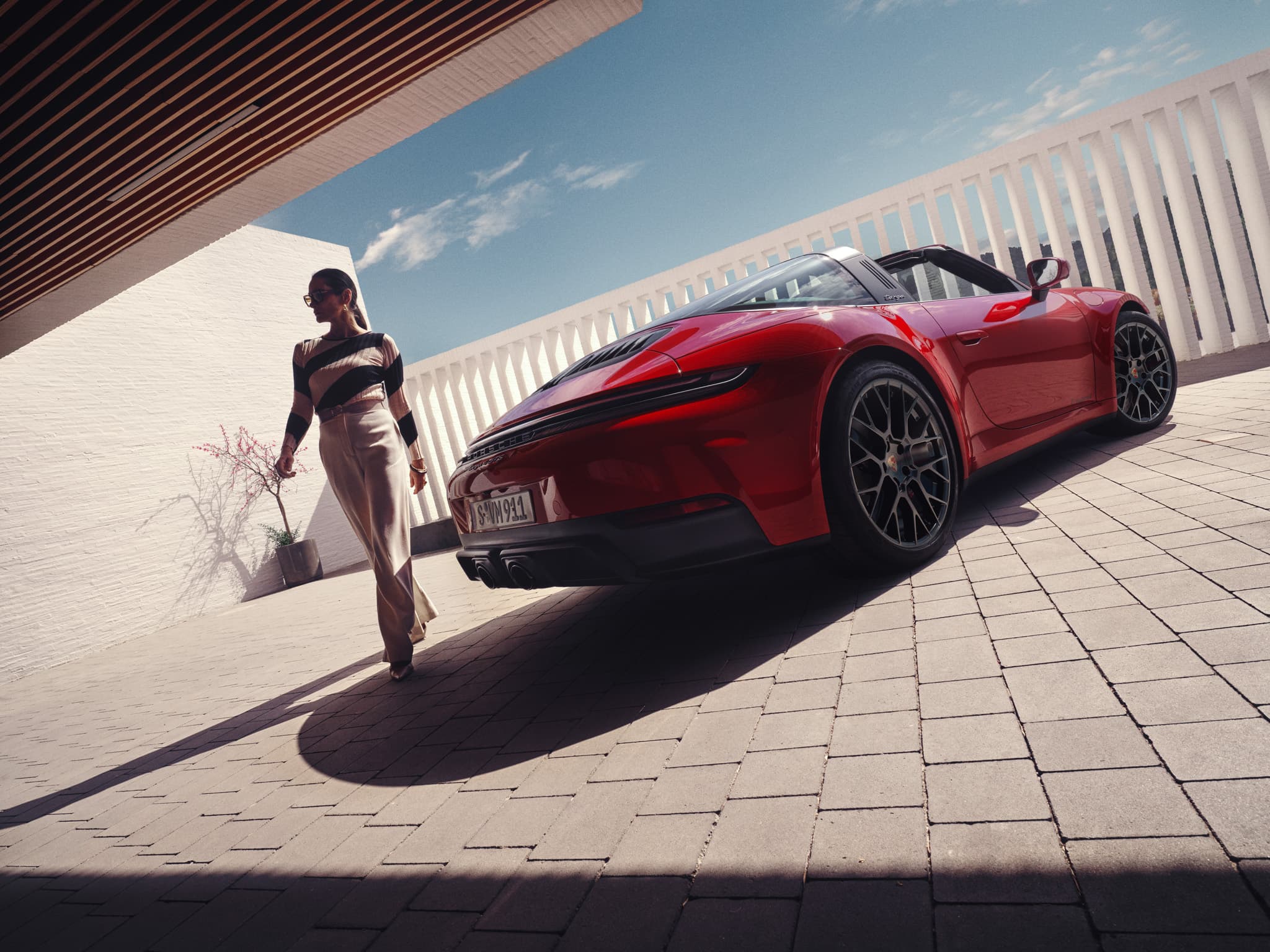 Charakterstark. Präzise. GTS.  \n 911 Targa 4 GTS  \n für EUR 2547,- / Monat.