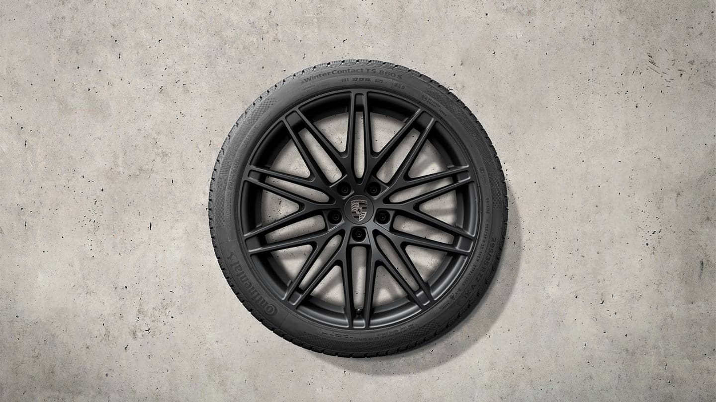 22-Zoll RS Spyder Design Winterkomplettradsatz vollständig lackiert in Schwarz (seidenglanz)