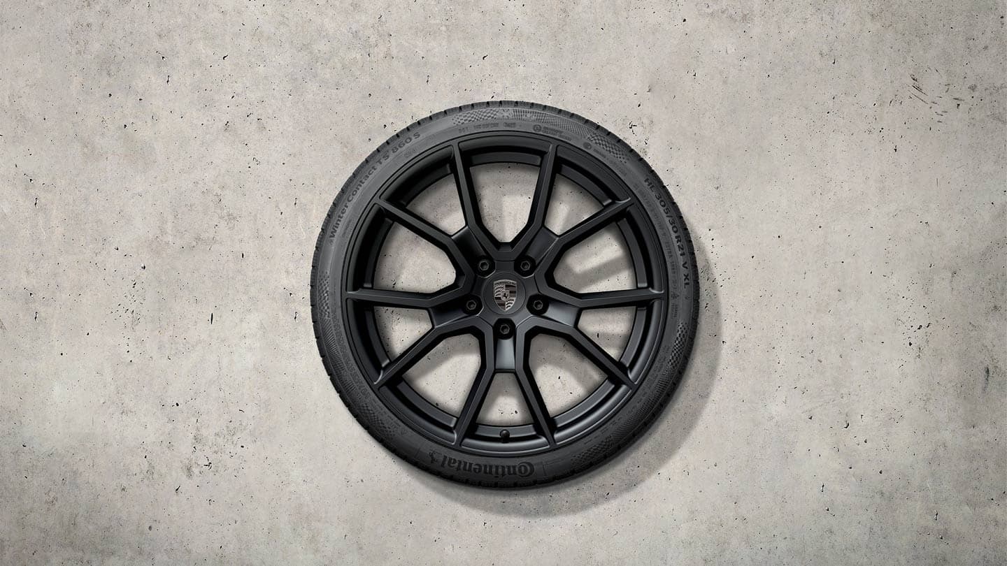 21-Zoll RS Spyder Design Winterkomplettradsatz lackiert in Schwarz (seidenglanz)
