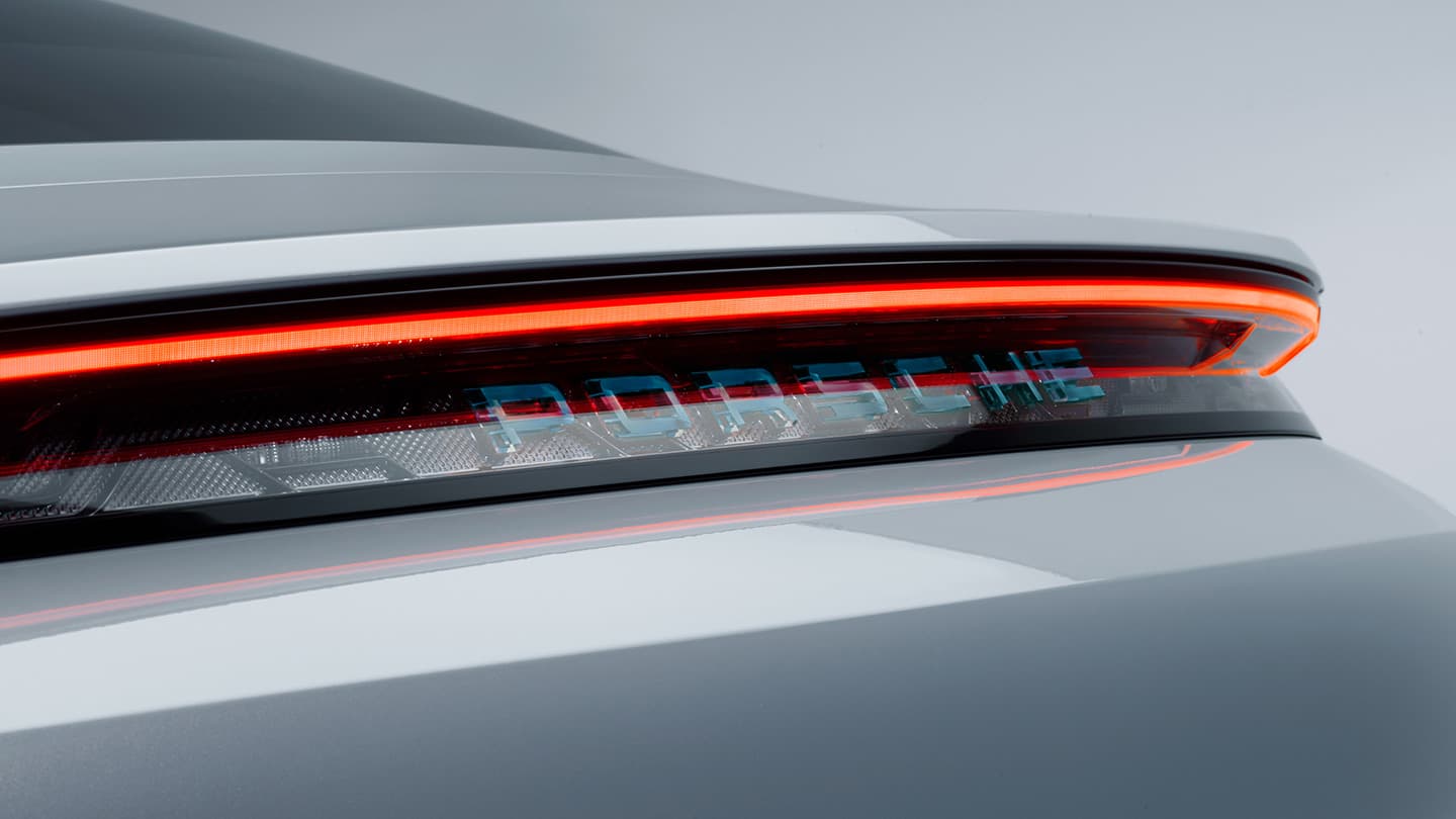 Leuchtenband mit „PORSCHE" Schriftzug gletschereisblau