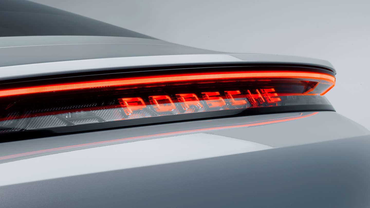 Leuchtenband mit beleuchtetem „PORSCHE" Schriftzug schwarz
